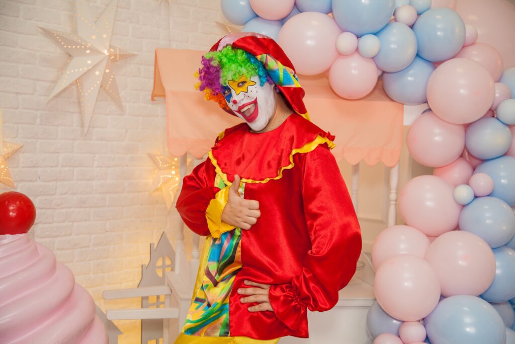 clown-boy-at-childrens-party-shows-class